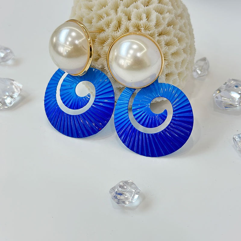 Fashionable gradient imitation snail earrings for women