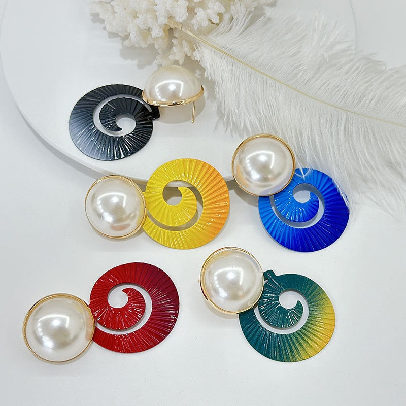 Fashionable gradient imitation snail earrings for women