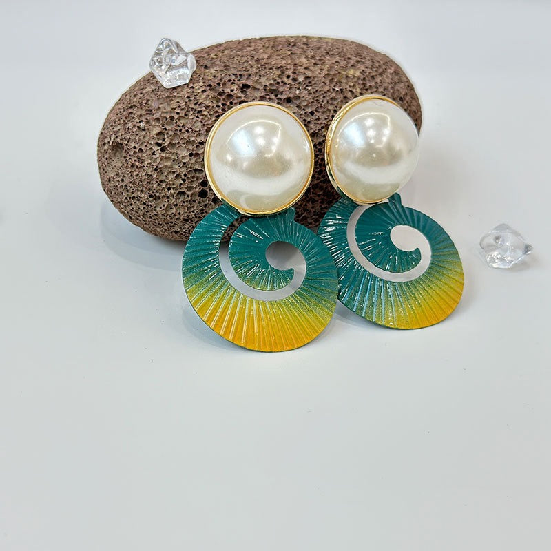 Fashionable gradient imitation snail earrings for women