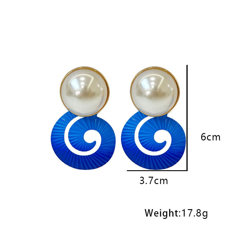 Fashionable gradient imitation snail earrings for women