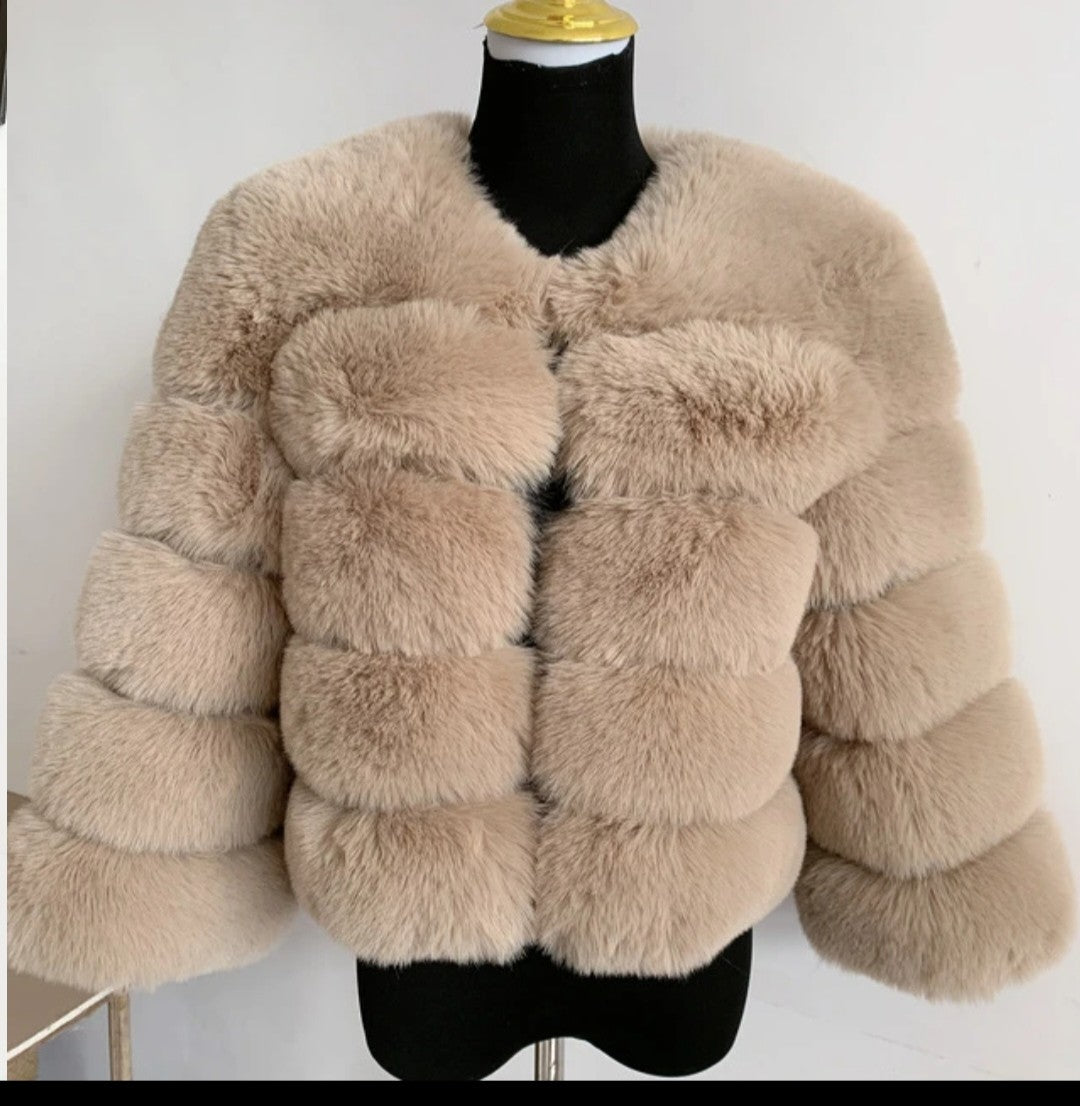 2023 Women Faux Fur Coat Jacket Korea Fashion Fur Coat Jacket Warm Feather Coats Cardigan Short Outercoat Party Elegant Outwear